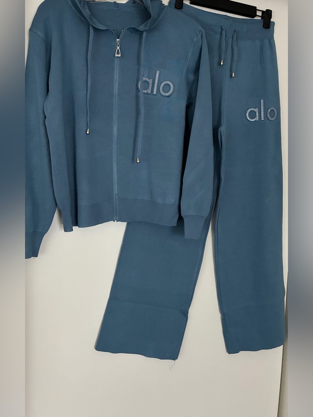 New Women’s Luxury Knit Hooded Sweatsuit Periwinkle Blue Size M